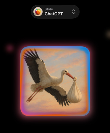 Écran de Genmoji montrant une image réaliste de cigogne qui transporte un baluchon dans son bec, et présentant des options de styles sur mesure de ChatGPT