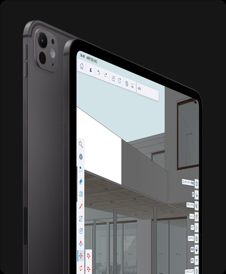 iPad Proの背面の外観、縦向き、カラーはスペースブラック。Proのカメラシステム、音量を上げるボタン、音量を下げるボタン。iPad Proの前面の外観、縦向き、カラーはスペースブラック。ブラックのディスプレイベゼル、丸みを帯びた四隅。ディスプレイにグラフィックデザインの編集アプリが表示され、左右のメニューにツールとエフェクトが開いている