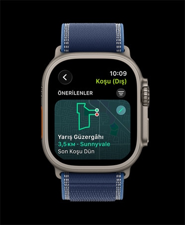 Apple Watch Ultra 3, natürel renk, titanyum kasa, Yarış Güzergâhı, Koşu (Dış) antrenmanı, kordon, Trail Loop, mavi/parlak mavi renk