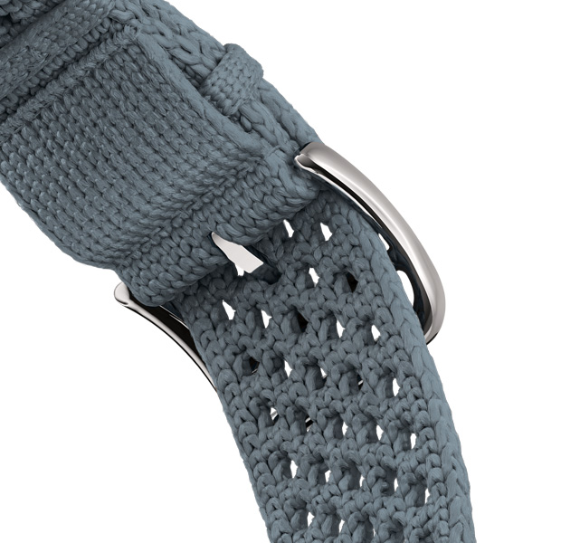 Apple Watch Hermès Series 11ネオ・トリコストラップ。カラーはブルー・グリ（ブルーグレイ）、ポリアミドのニット素材。中央に調節用の穴があり、シルバーカラーのバックルが付いている