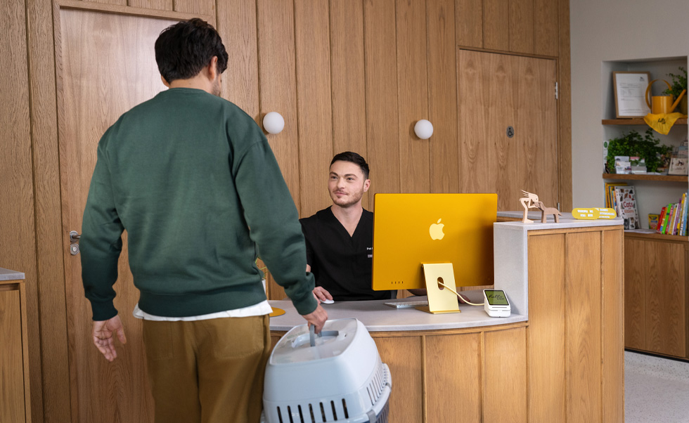 iMac giúp quá trình tiếp nhận thú cưng đến khám chữa trở nên đơn giản và chính xác.