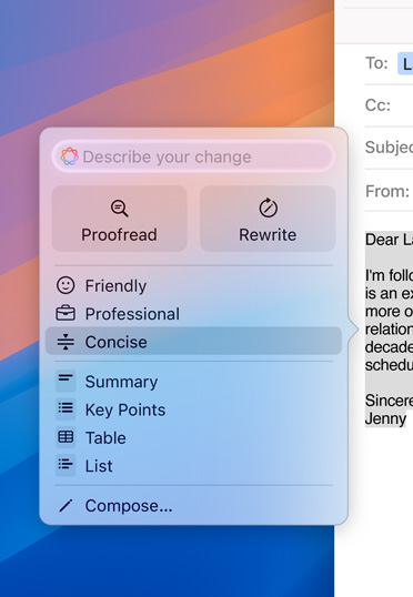 เดสก์ท็อป Mac ที่แสดงอีเมลฉบับร่างที่มี Apple Intelligence รอรับคำสั่ง พร้อมเลือกตัวเลือกที่ช่วยปรับอีเมลให้กระชับขึ้น