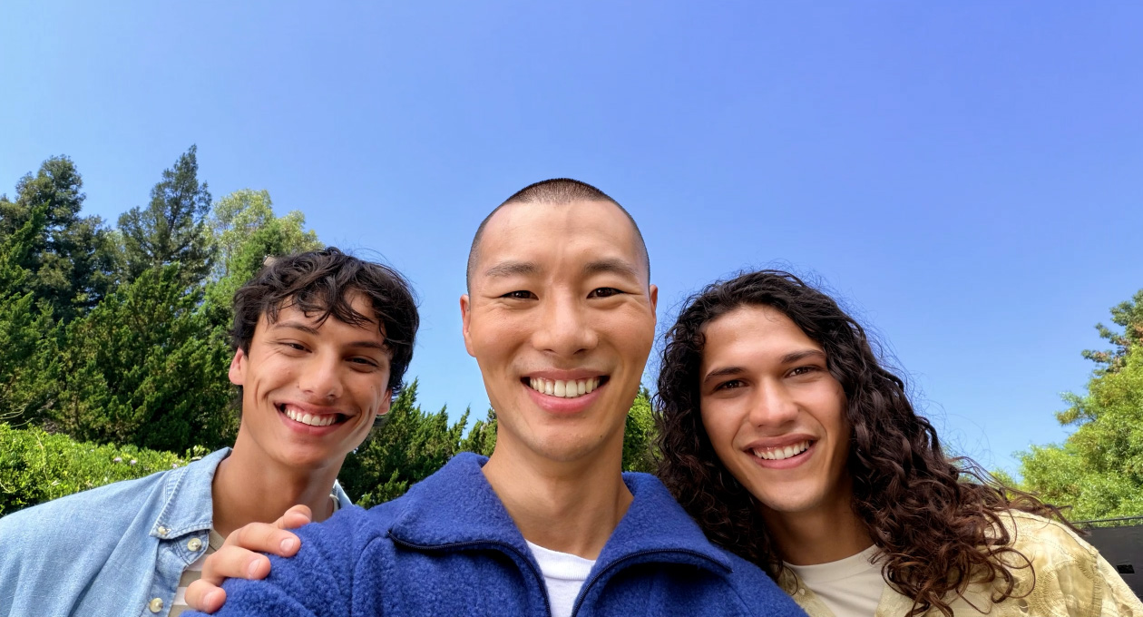 使用拍照人物居中功能團體自拍