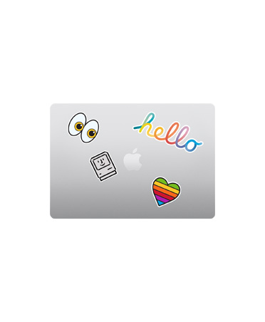 閉じた状態のMacBook Air、上から見た外観、カラーはシルバー、Appleのロゴの周りに色とりどりのステッカーが貼られている
